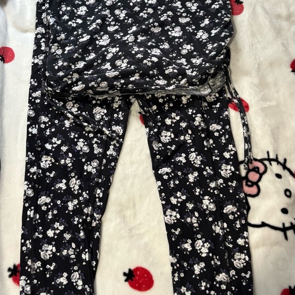 VS Pink Floral Shirt and Leggings Set - Picture 2 of 7